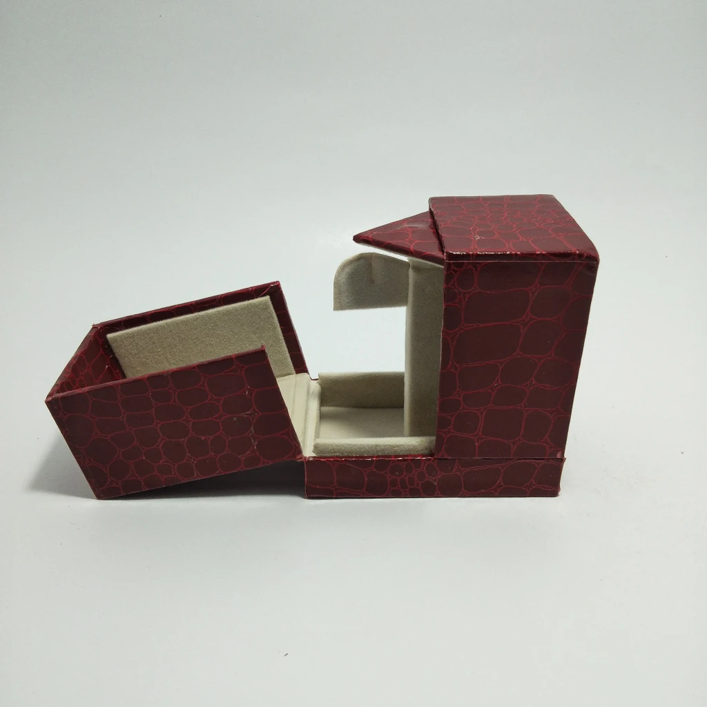 jewelry box crocodile cream display - 02