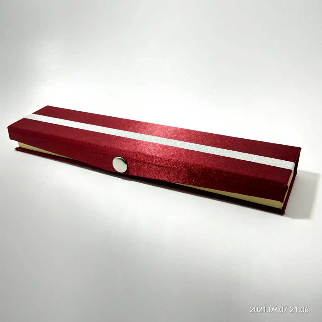 maroon satin strip medium chain box 