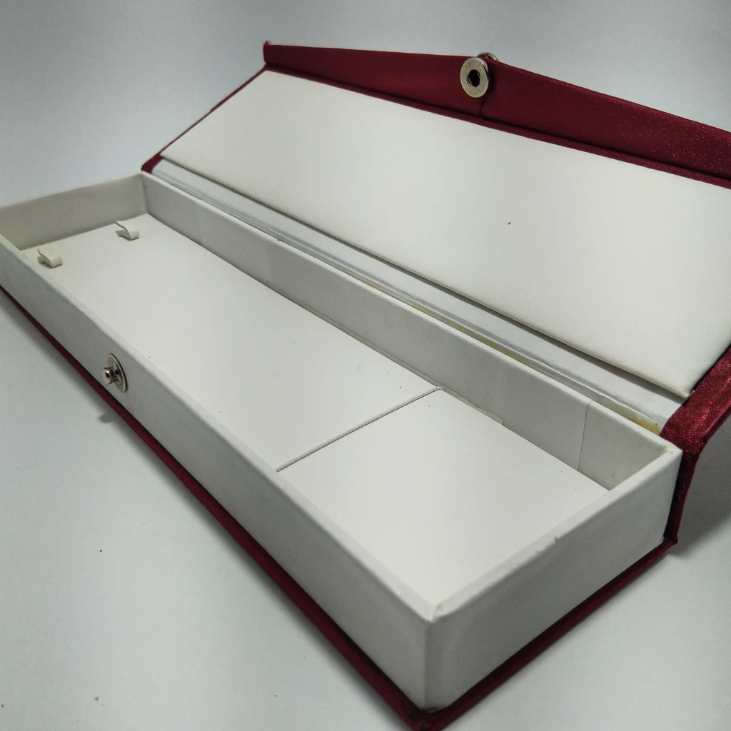 red satin inside white big chain box 