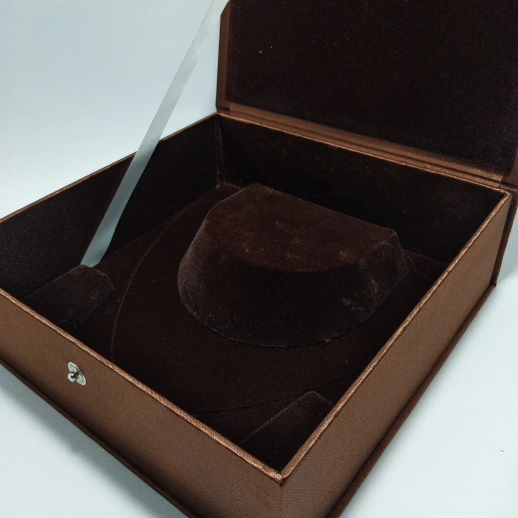 fine brown satin chokar box.