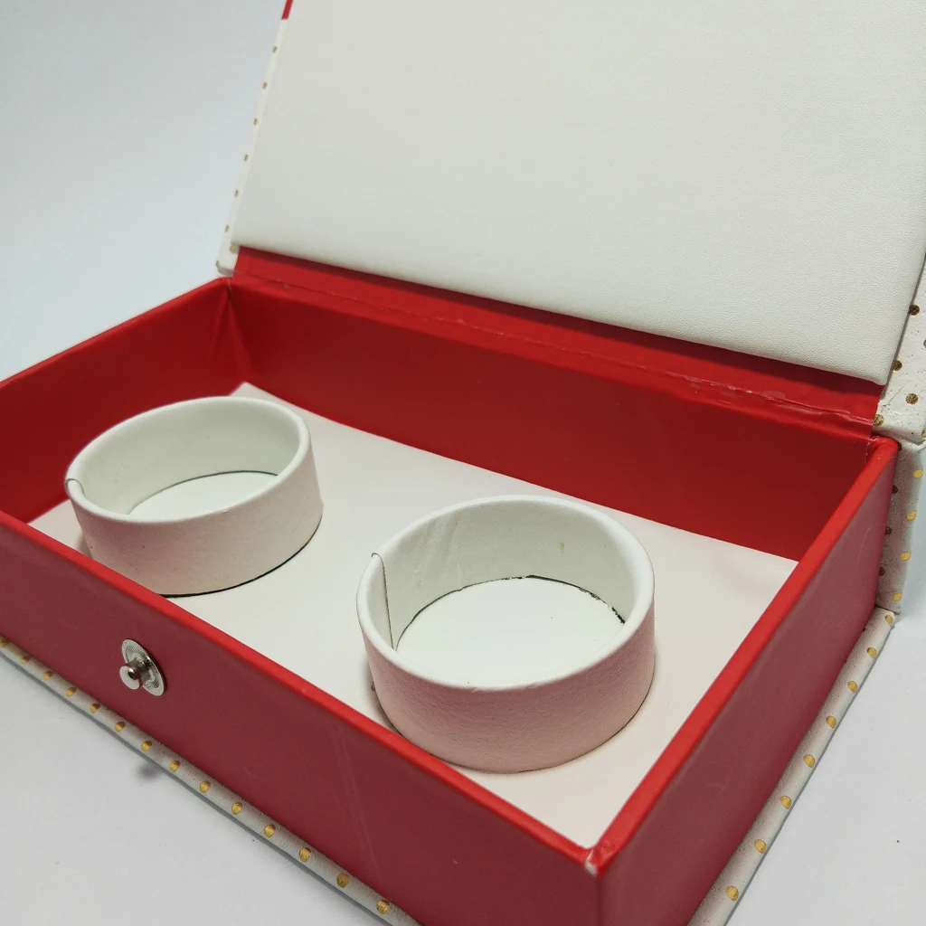 jewellery box bindi bit strip white bangles