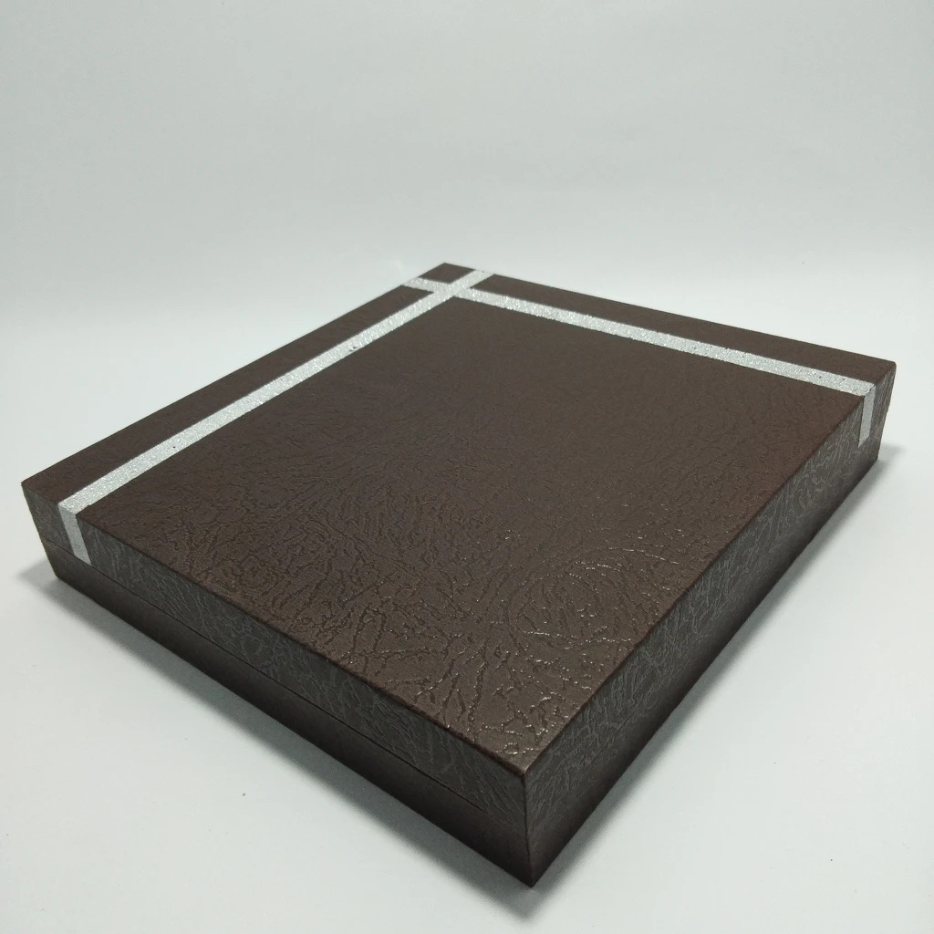 Brown wooden strip design necklace box 
