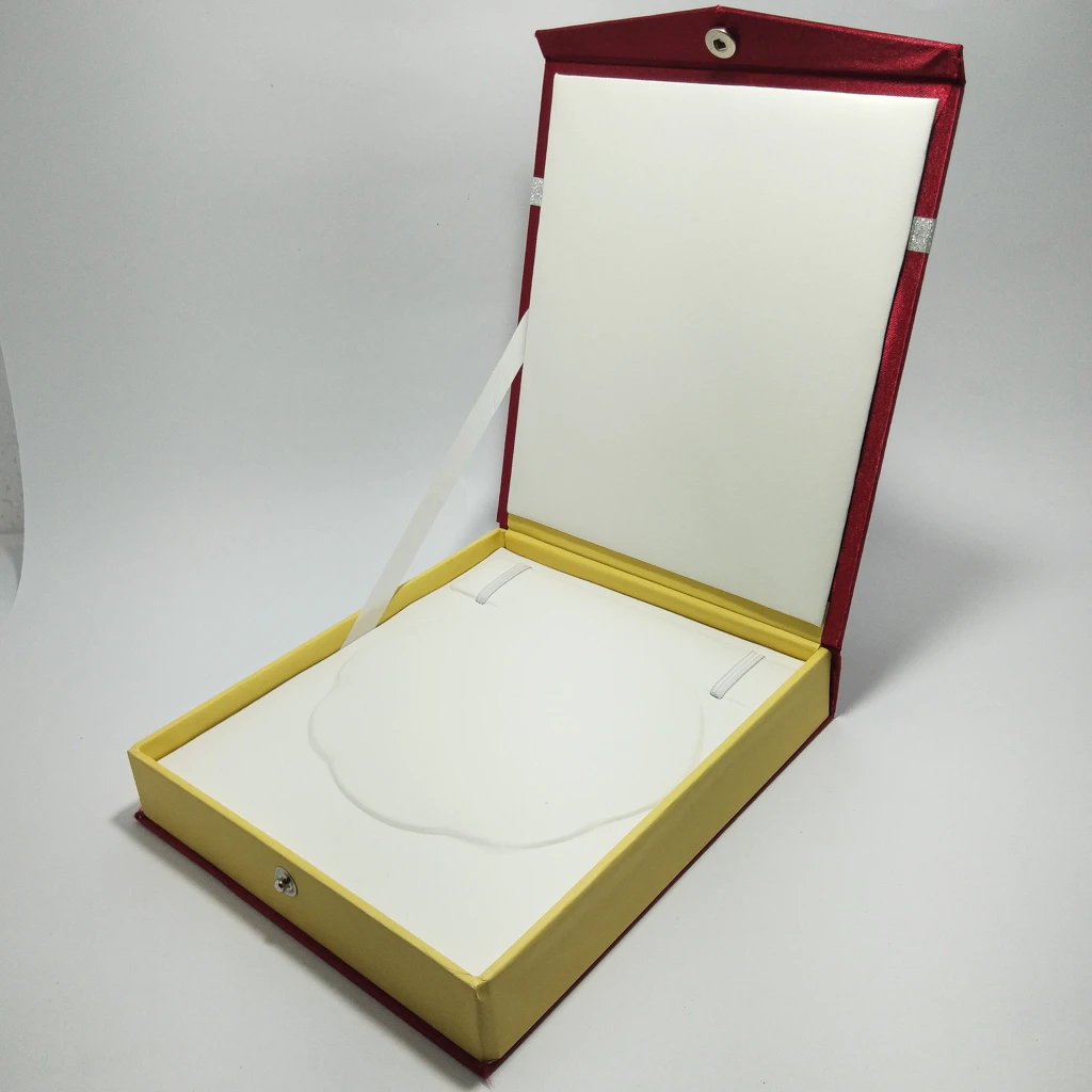 maroon satin strip half set box 