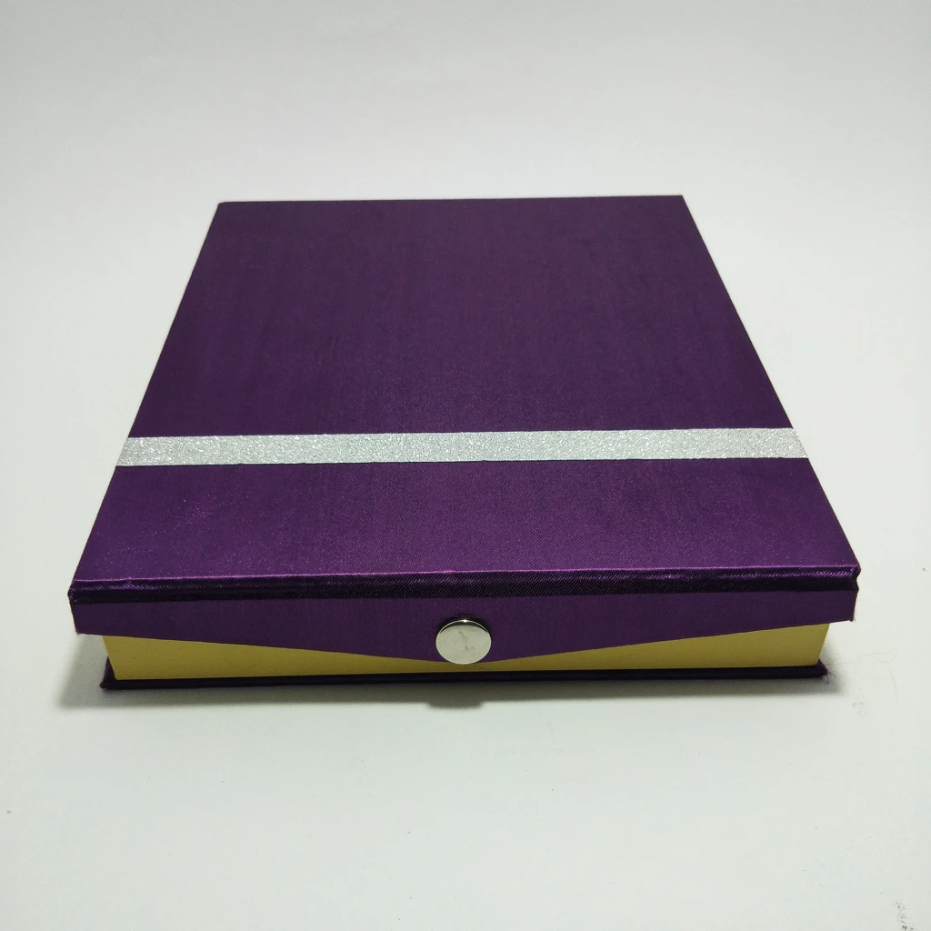 violet satin strip necklace box