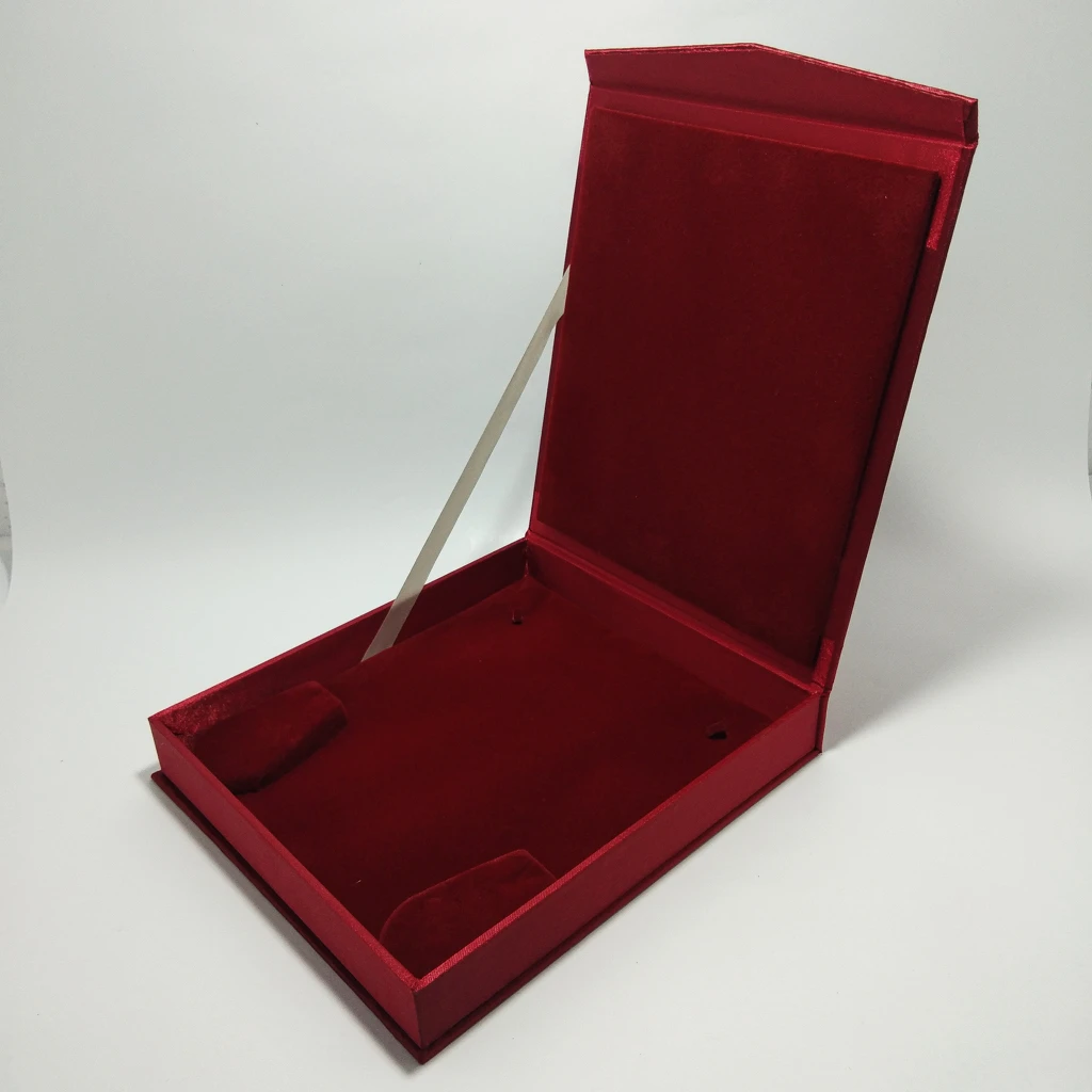 jewellery box fine quality red satin half set