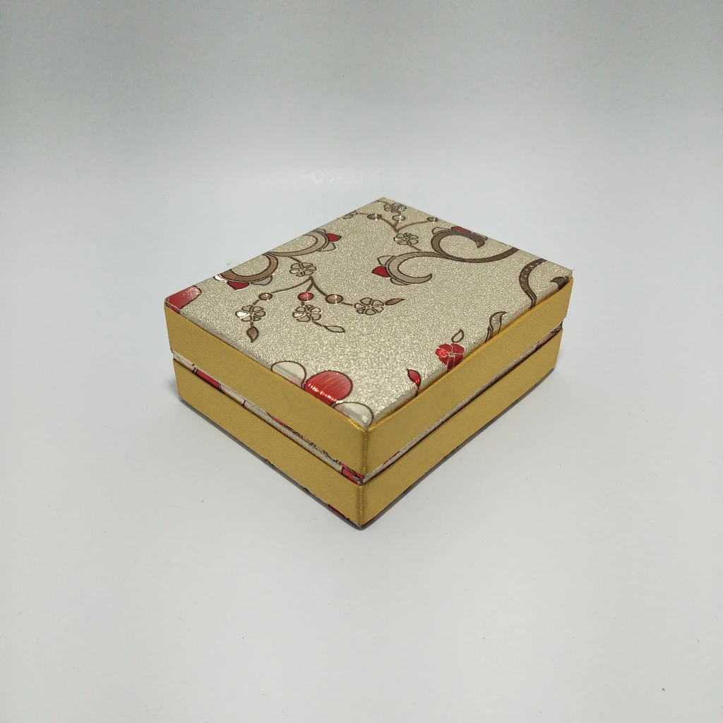 flower rexin kitkat cream pendant box 