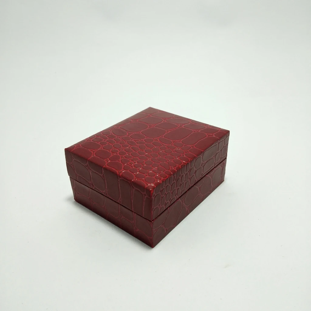 red crocodile rexin pendant box 