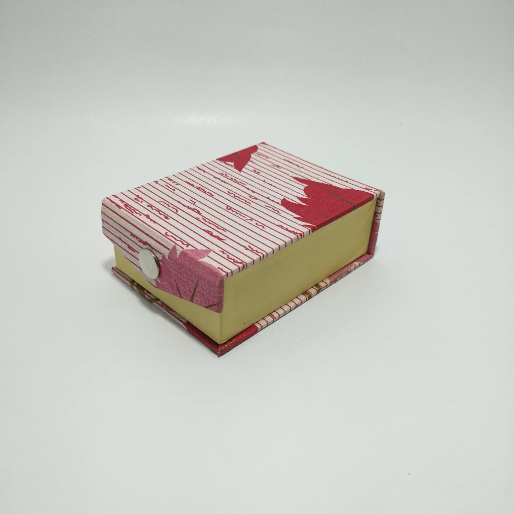 flower rexin white pendant box 