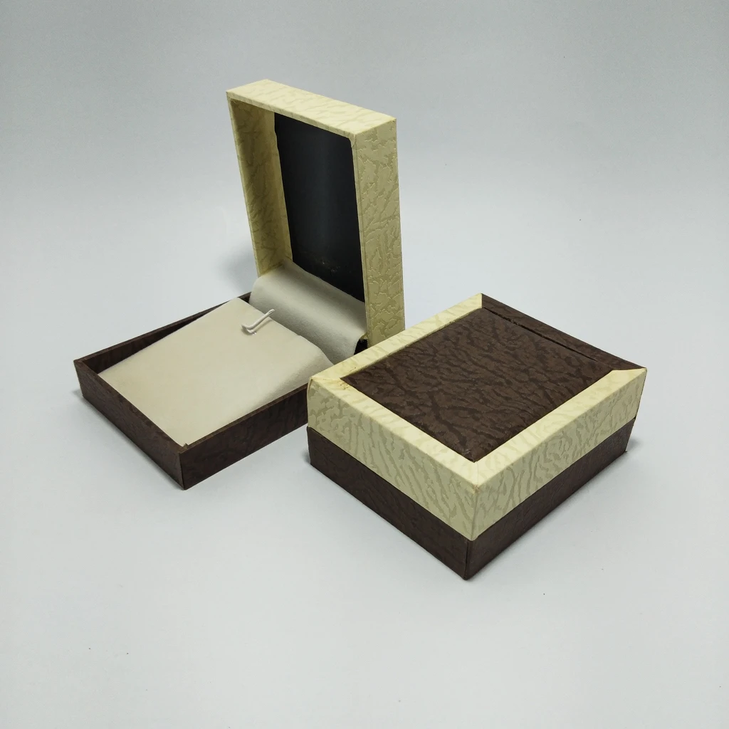 jewelry box BI color kitkat cream pendant