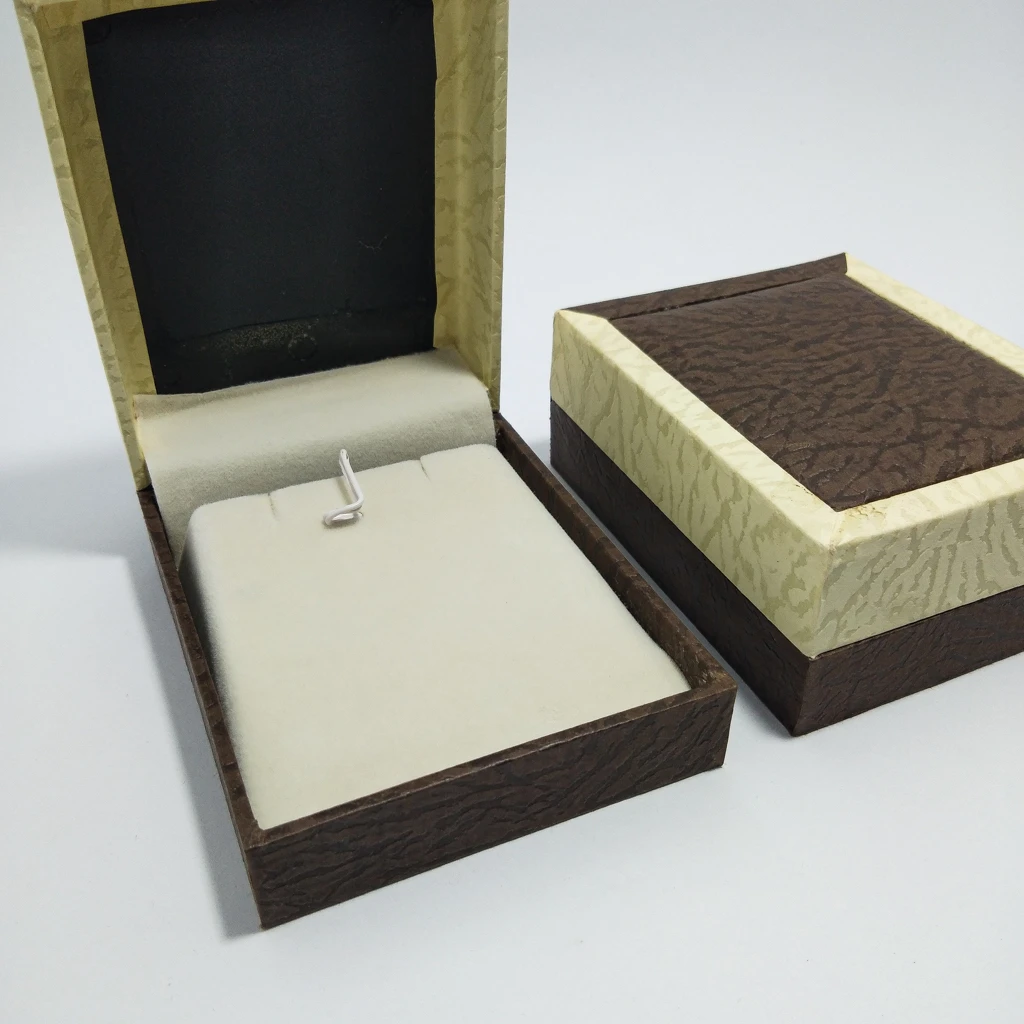 jewellery box BI color kitkat cream pendant