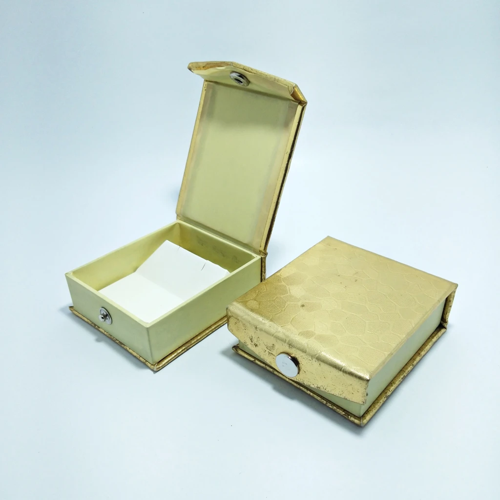 jewelry box golden 3d rexin white pendant