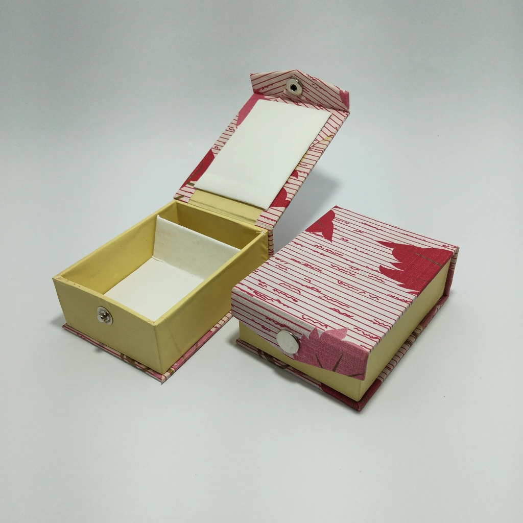 jewelry box flower rexin white pendant
