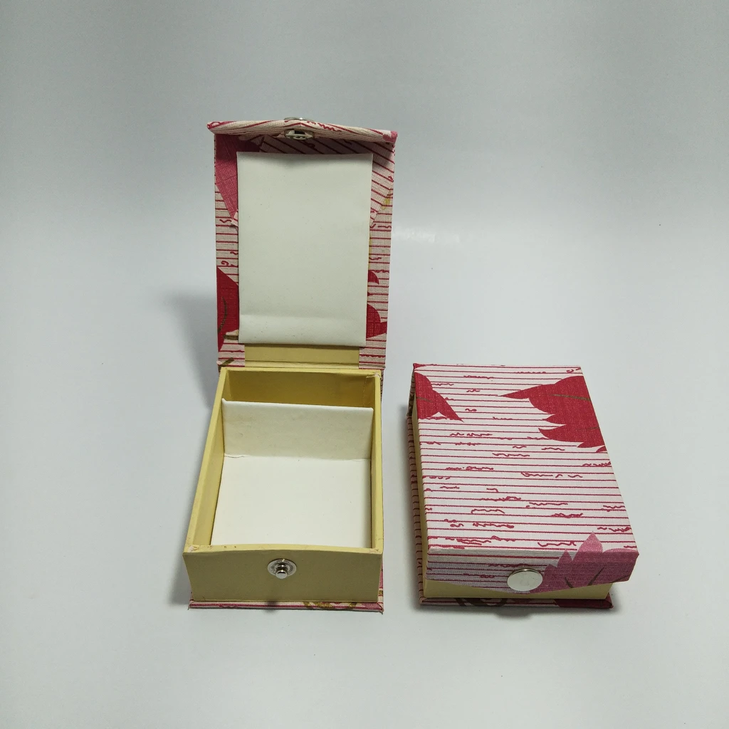 jewellery box flower rexin white pendant