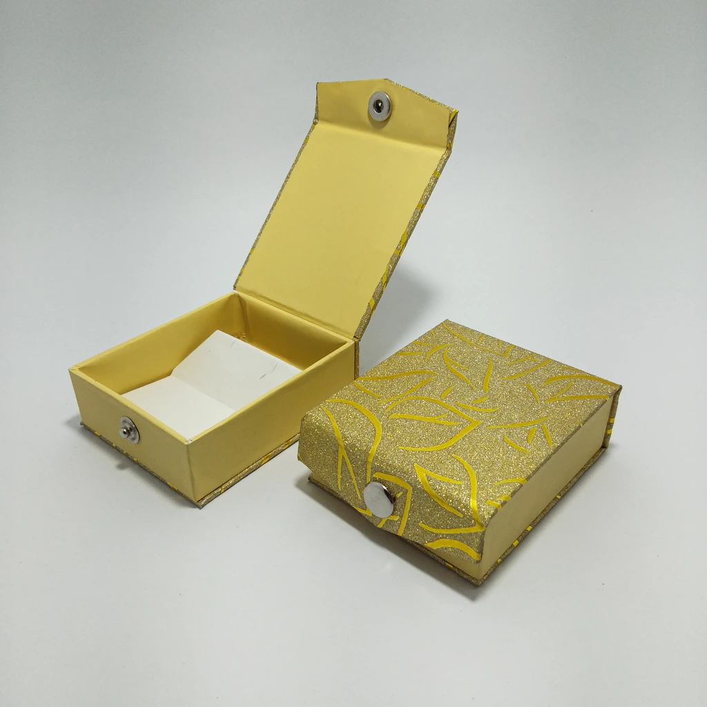 jewelry box golden flower rexin white pendant
