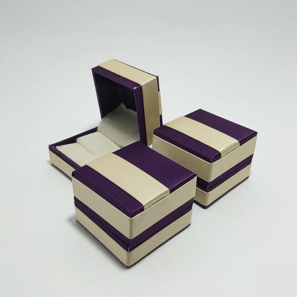 violet satin kitkat strip ring box 