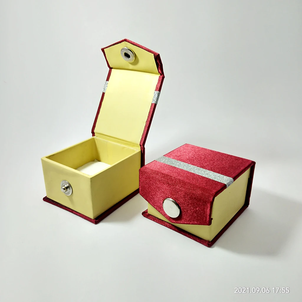 jewellery box maroon satin strip ring 