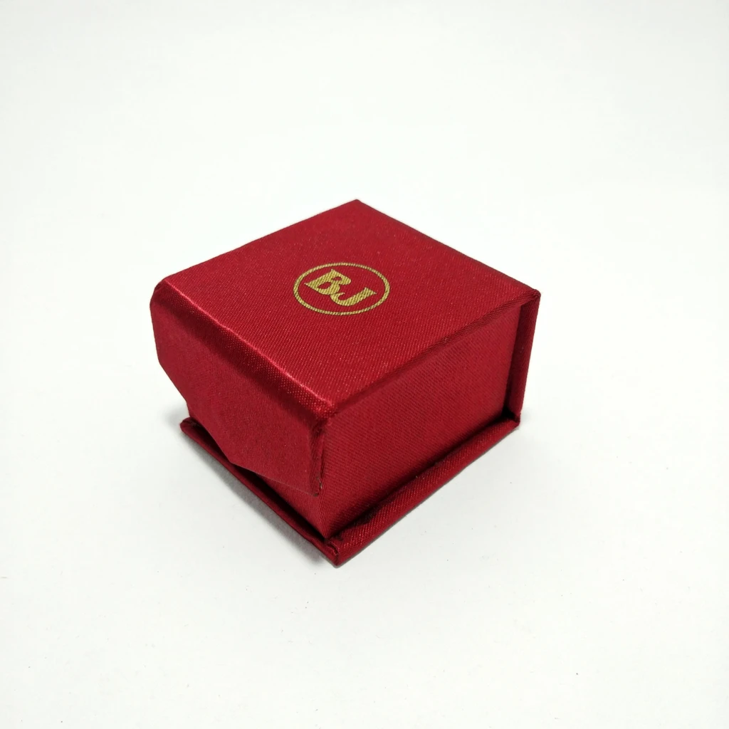 all satin maroon w logo ring box 