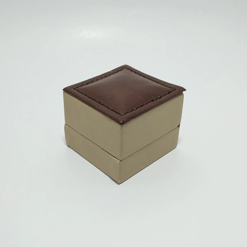 KITKaT brown leather ring box 