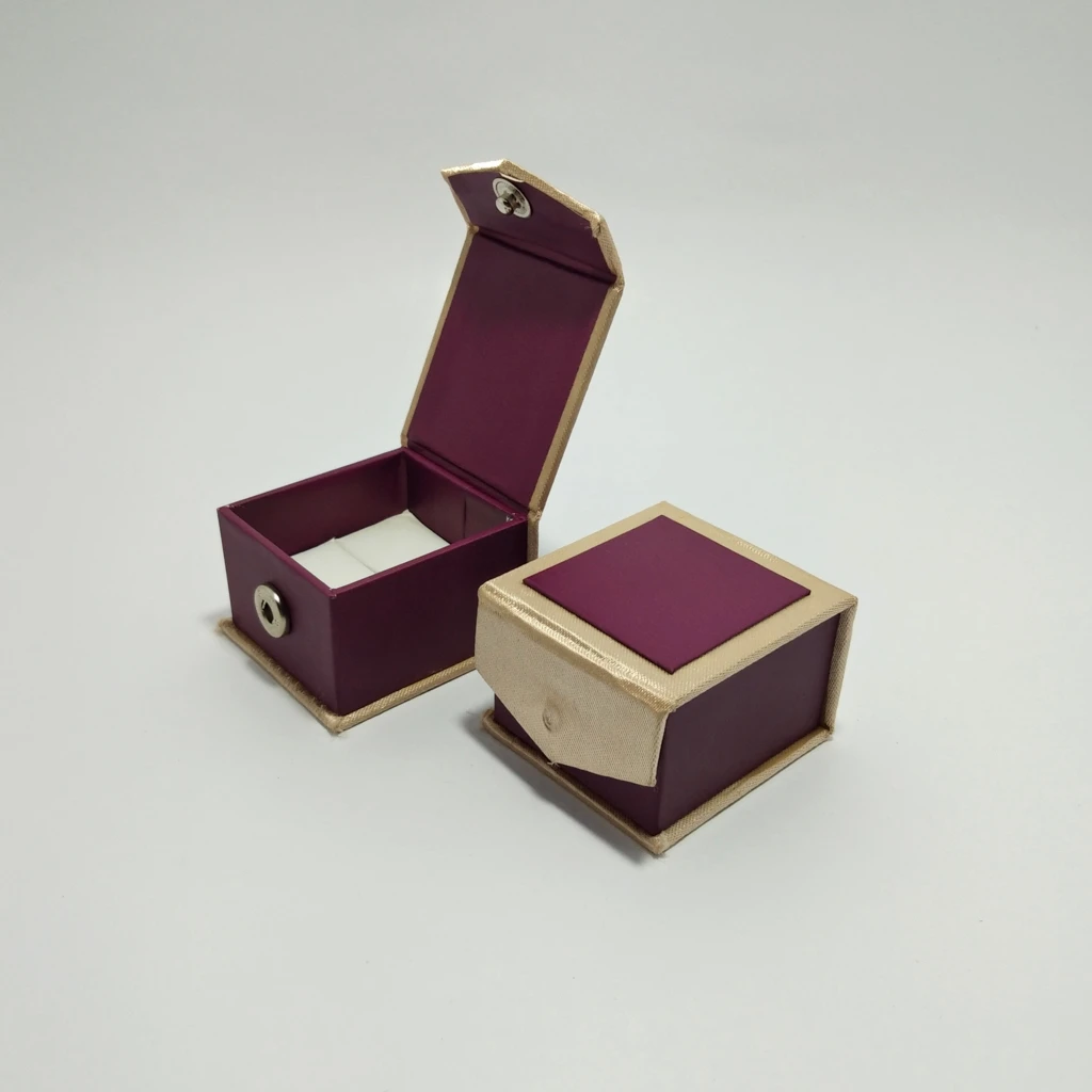 jewelry box BI color purple satin ring