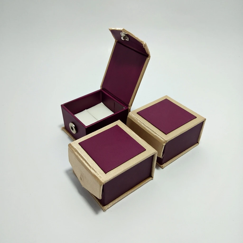 jewellery box BI color purple satin ring