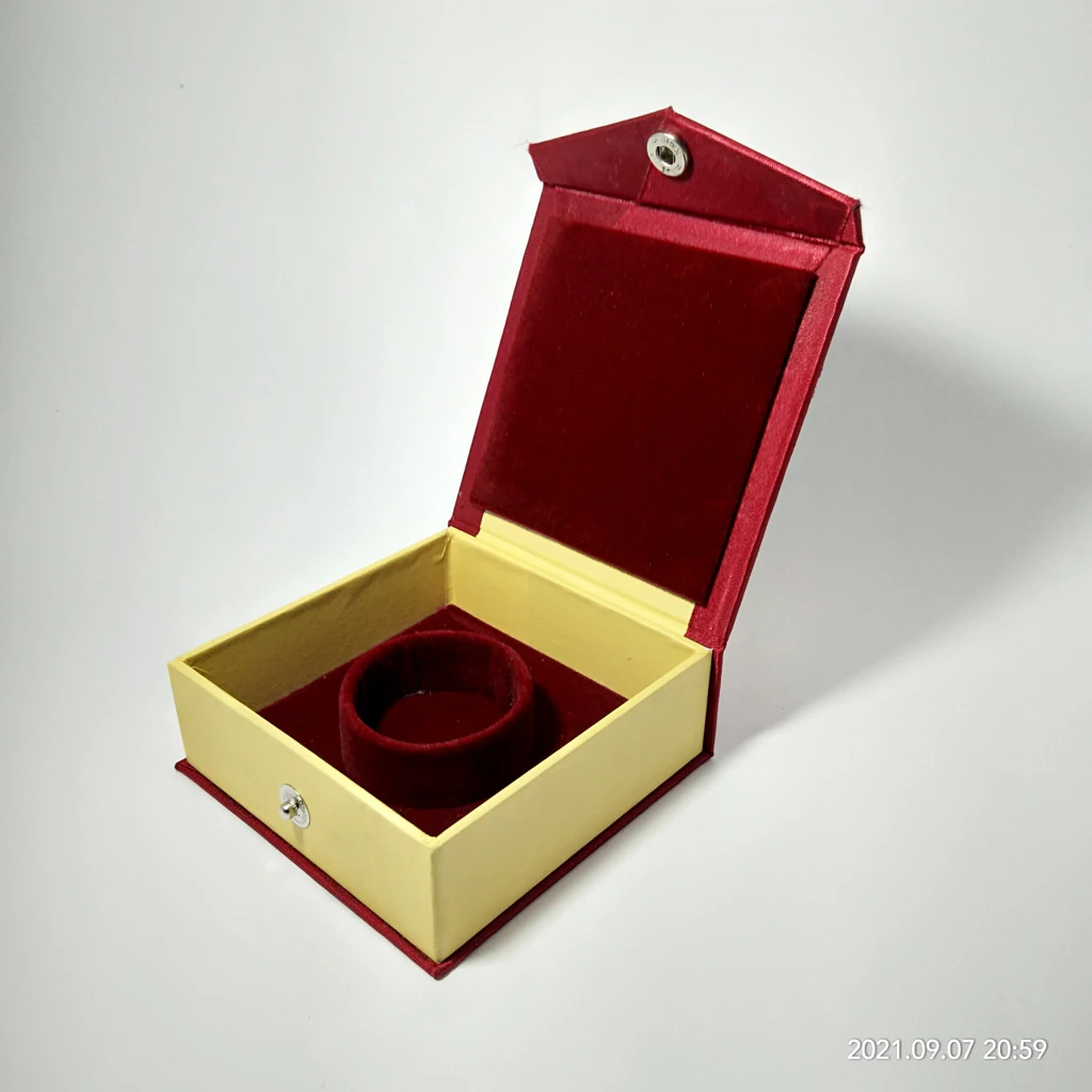 maroon satin strip single bangles box 