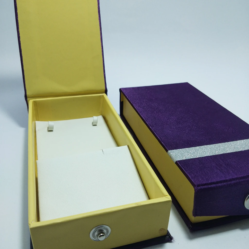 violet satin strip kaan chumka box