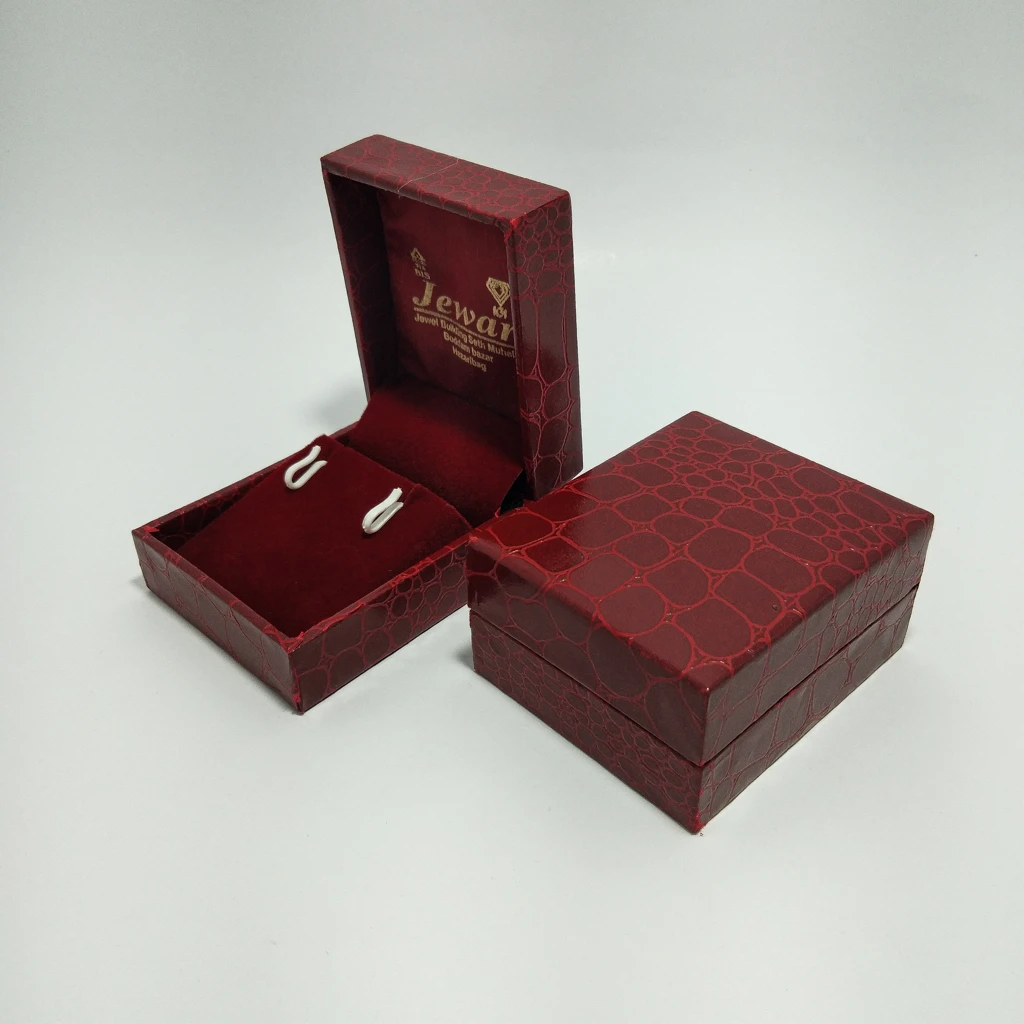 red crocodile rexin kitkat tops box 